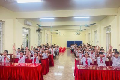 Quyết định về việc công bố công khai tình hình thực hiện thu – chi các khoản thu dịch vụ phục vụ, hỗ trợ HĐGD  Học kỳ I, Năm học 2025 -2026