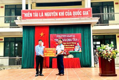TRƯỜNG THCS TRƯỜNG YÊN TỔ CHỨC LỄ CHIA TAY VÀ TRI ÂN THẦY HIỆU TRƯỞNG TRẦN QUYẾT THẮNG